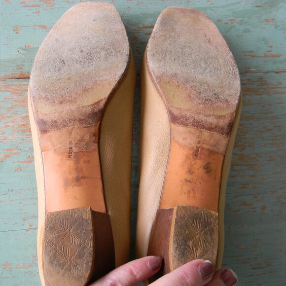 SALVATORE FERRAGAMO TAN NEUTRAL LEATHER TASSEL LOGO PUMPS LOW HEELS ITALY 11 AA - Picture 8 of 9